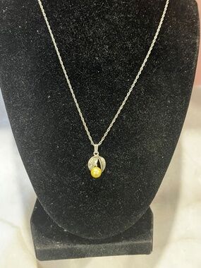 Vintage sterling silver & yellow pearl necklace 7mm